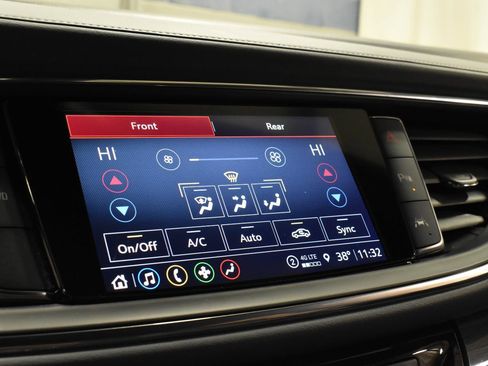 Used 2023 Buick Enclave Essence image 28