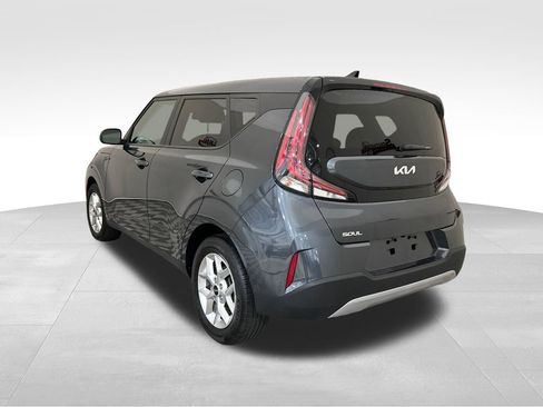 Used 2025 Kia Soul LX w/ LX Technology Package FWD image 3