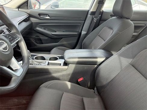Used 2024 Nissan Altima 2.5 SV image 8