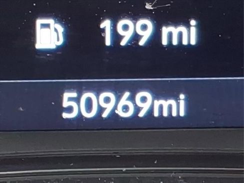 Used 2023 Chevrolet Traverse LT image 30