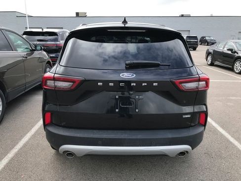 Used 2023 Ford Escape SE image 34