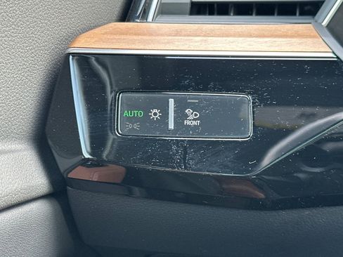 Used 2024 Audi Q8 e-tron Premium Plus image 32