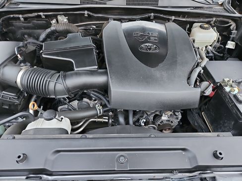 Used 2020 Toyota Tacoma TRD Off-Road w/ Technology Package image 34