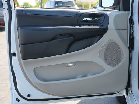 Used 2017 Dodge Grand Caravan SE w/ Power Window Group FWD image 14
