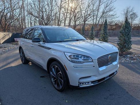 Certified 2023 Lincoln Aviator Reserve w/ Equipment Group 201A image 7