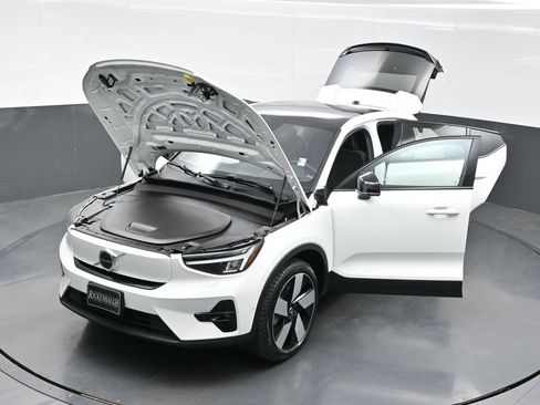 Used 2023 Volvo C40 P8 Recharge Plus w/ Climate Package AWD/4WD image 39