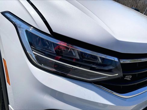 Used 2024 Volkswagen Tiguan SE R-Line image 32