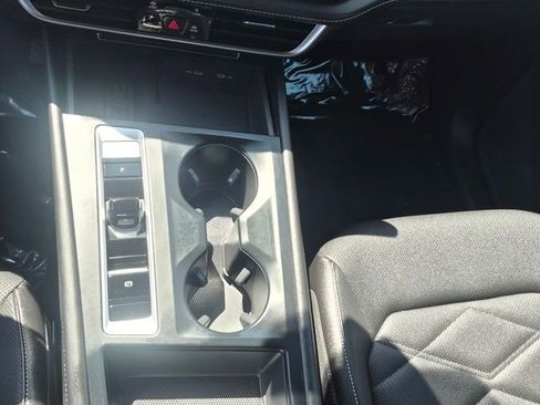 Used 2025 Volkswagen Atlas SE FWD image 19