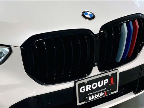 Used 2022 BMW X5 xDrive40i w/ M Sport Package image 31