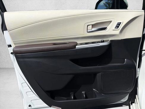 Used 2021 Toyota Sienna Platinum AWD/4WD image 10