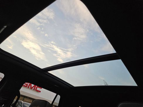 Used 2025 Chevrolet Tahoe High Country image 24