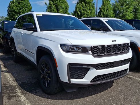 New 2026 Jeep Grand Cherokee Altitude AWD/4WD image 3