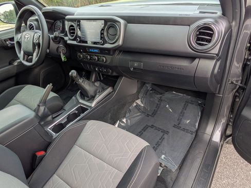 Used 2022 Toyota Tacoma TRD Off-Road image 24