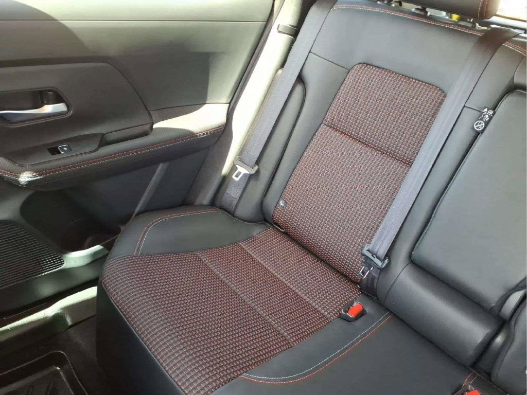 Certified 2025 Nissan Kicks SR FWD image 16
