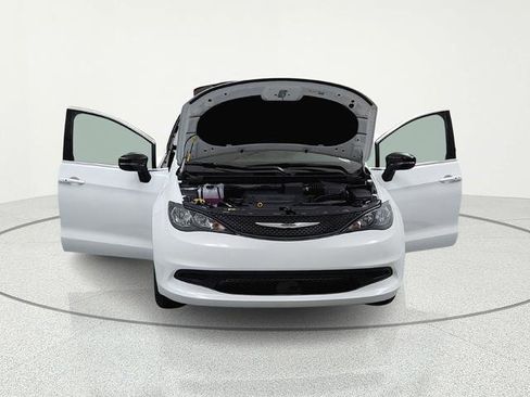 New 2026 Chrysler Voyager LX FWD image 6