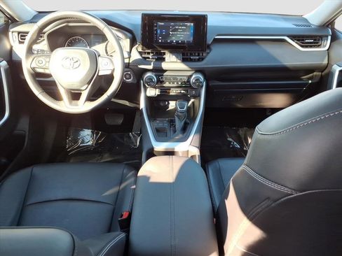 Used 2022 Toyota RAV4 XLE Premium image 12