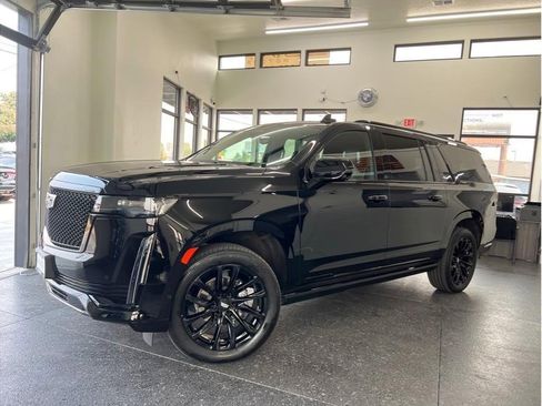 Used 2023 Cadillac Escalade ESV Sport Platinum w/ LPO, ONYX Package image 2