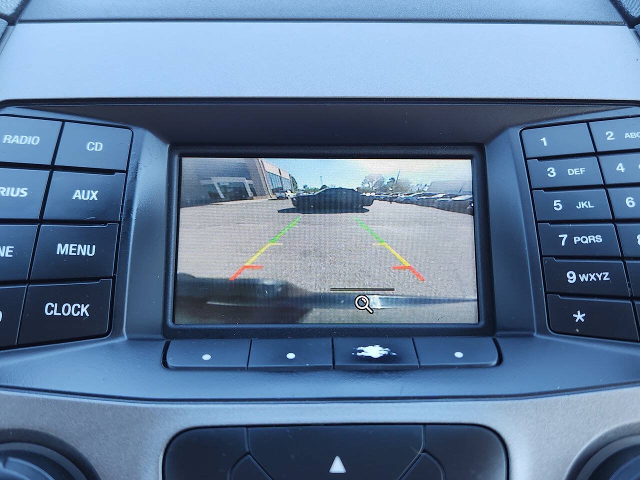 Used 2016 Ford Taurus SE FWD image 24