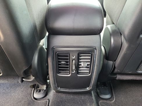 Used 2021 Jeep Grand Cherokee Laredo AWD/4WD image 13