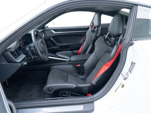 Certified 2025 Porsche 911 Turbo image 17