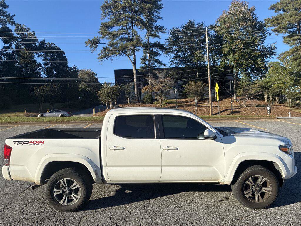 Used 2017 Toyota Tacoma TRD Sport w/ Premium & Technology Package AWD/4WD image 2