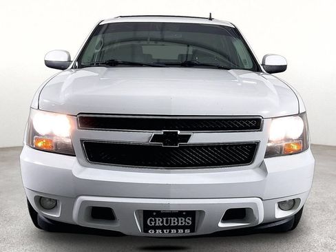 Used 2014 Chevrolet Suburban LT RWD image 4