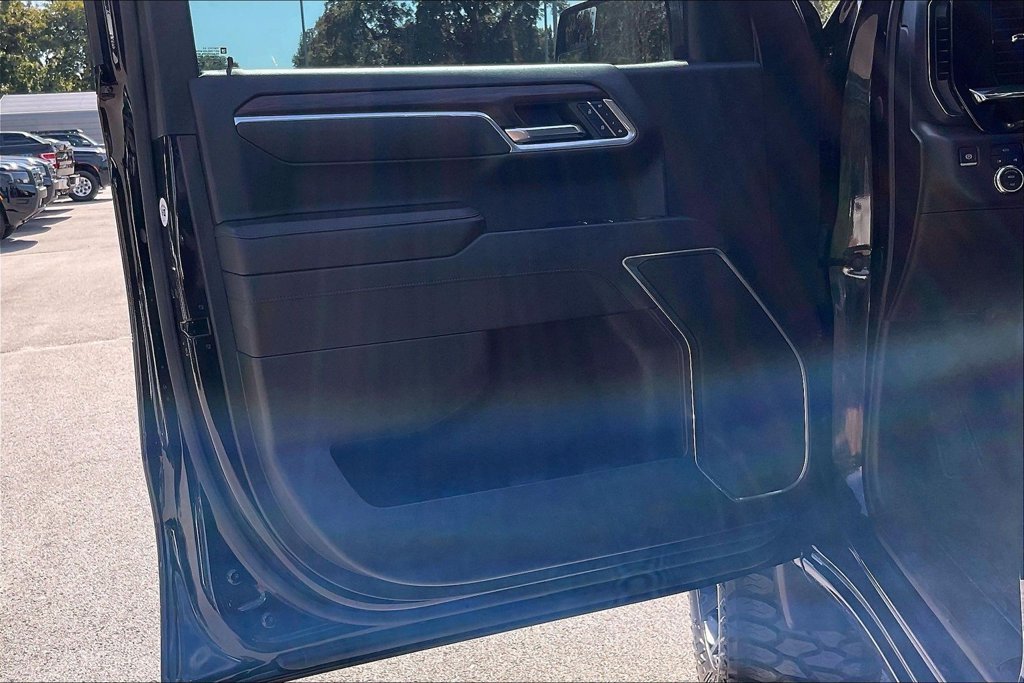 Used 2025 GMC Sierra 1500 SLT AWD/4WD image 19