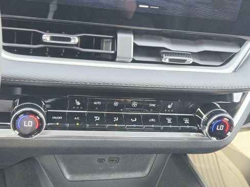 New 2027 Chevrolet Equinox LT w/ Convenience Package II FWD image 22
