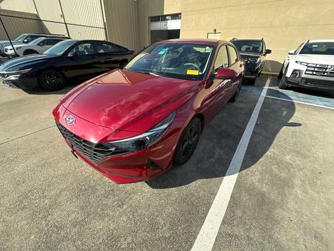 Used 2023 Hyundai Elantra SEL FWD image 2
