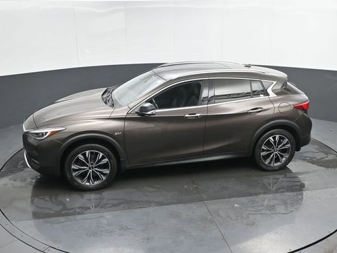 Used 2017 INFINITI QX30 Premium w/ Technology Package image 41