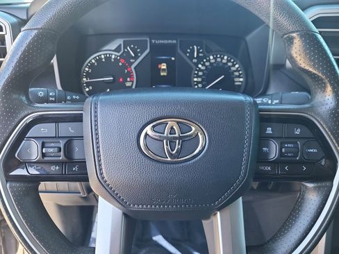 Used 2022 Toyota Tundra SR5 w/ SR5 Convenience Package AWD/4WD image 17
