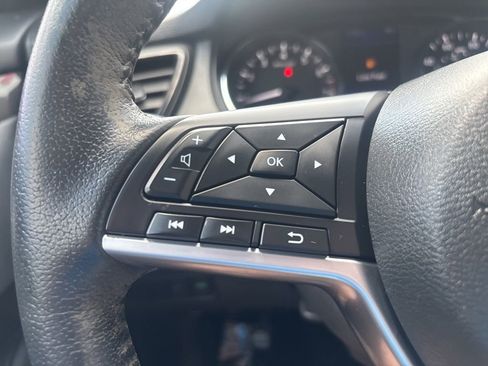 Used 2019 Nissan Rogue S w/ Special Edition Package FWD image 19