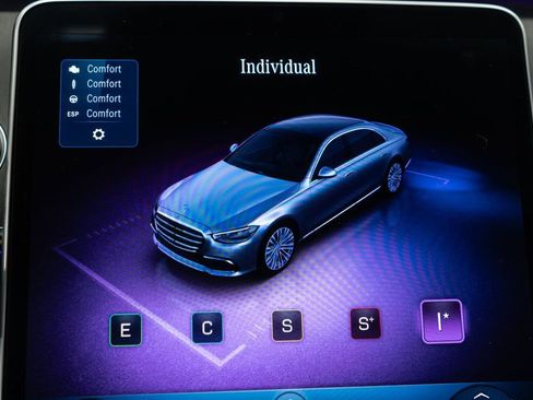 Used 2022 Mercedes-Benz S 500 4MATIC w/ AMG Line Package image 32