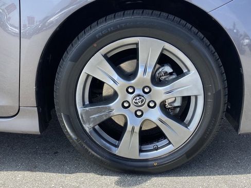 Certified 2019 Toyota Sienna SE FWD image 14