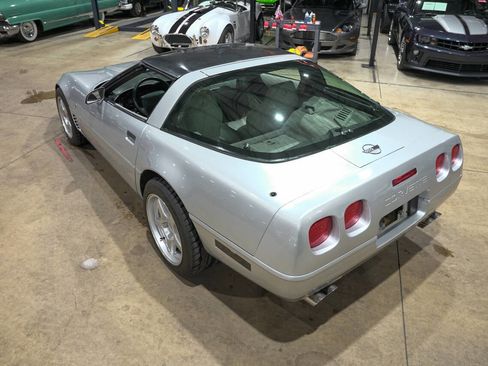 Used 1996 Chevrolet Corvette Coupe image 16
