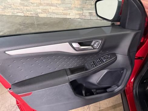 Used 2020 Ford Escape SE FWD image 12