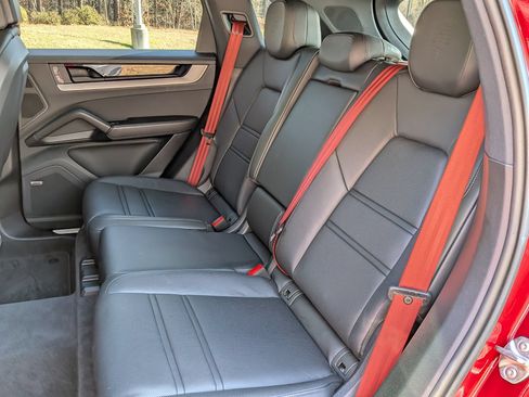 Certified 2025 Porsche Cayenne S AWD/4WD image 34