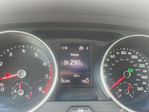 Used 2020 Volkswagen Tiguan SE w/ Panoramic Sunroof Package FWD image 11