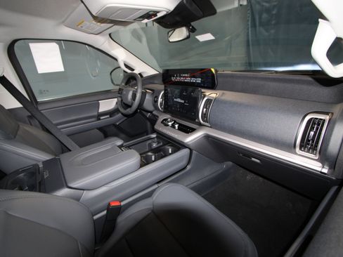 New 2026 Ford Expedition Active image 19