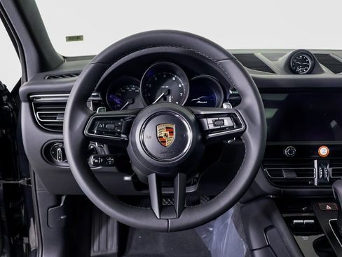 Used 2026 Porsche Macan AWD/4WD image 10