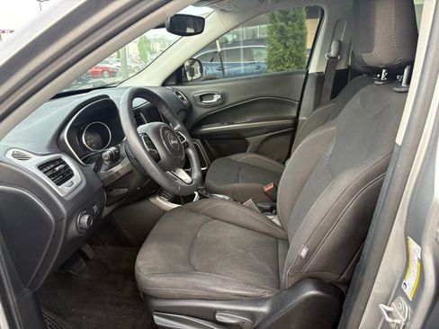 Used 2018 Jeep Compass Sport w/ Tech Group FWD image 11