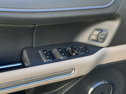 Used 2023 Ford Expedition Limited image 21