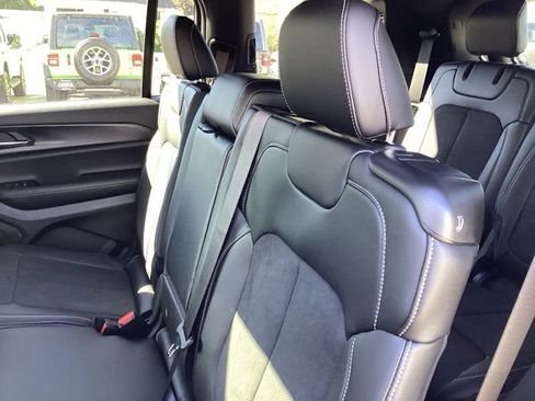 New 2025 Jeep Grand Cherokee L Altitude image 21