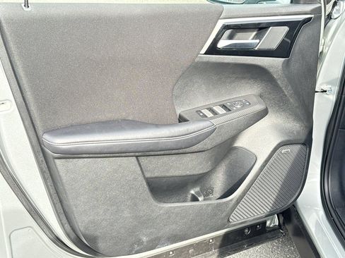 Used 2025 Mitsubishi Outlander ES image 9