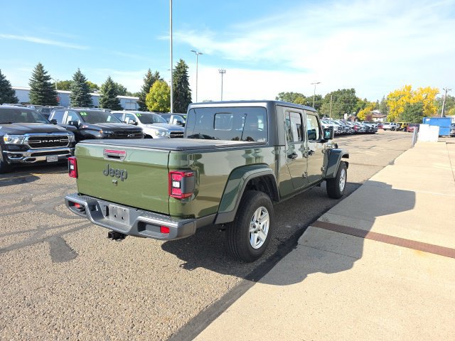 Used 2023 Jeep Gladiator Sport AWD/4WD image 4