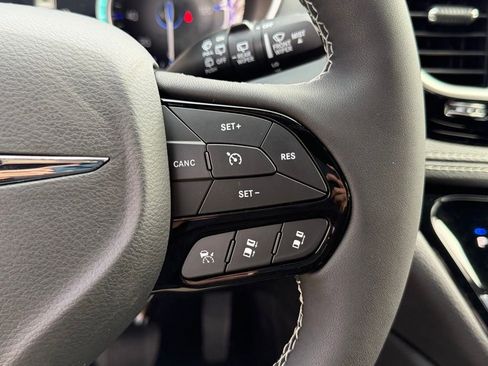 New 2026 Chrysler Pacifica Limited image 16