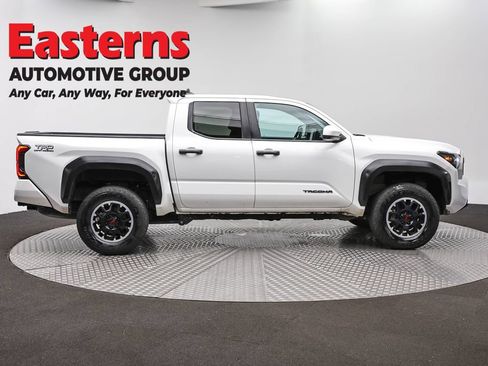 Used 2024 Toyota Tacoma TRD Off-Road AWD/4WD image 4