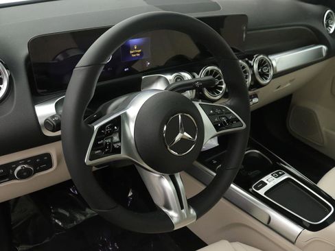 New 2026 Mercedes-Benz GLB 250 image 4