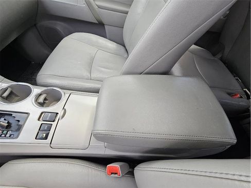 Used 2012 Toyota Highlander SE w/ Tow Pkg AWD/4WD image 30
