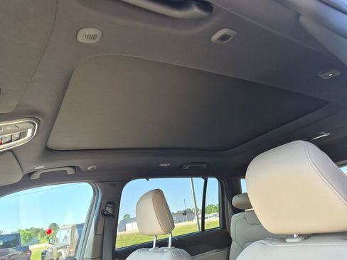 Used 2025 Jeep Grand Cherokee L Limited w/ Luxury Tech Group II AWD/4WD image 15